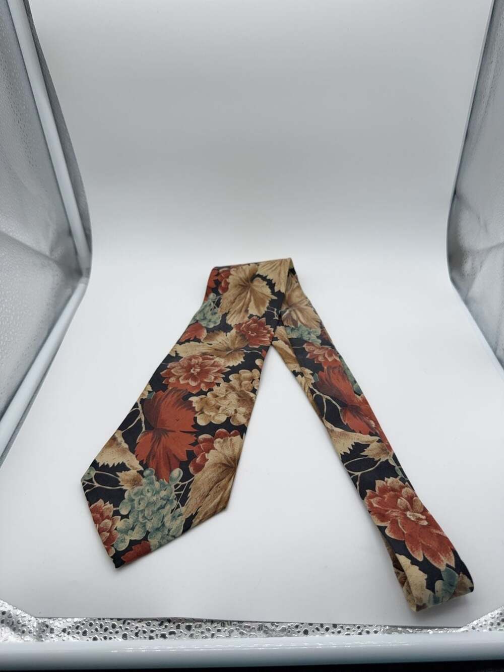 417 by Van Heusen Vintage Floral Grapevine Silk Necktie